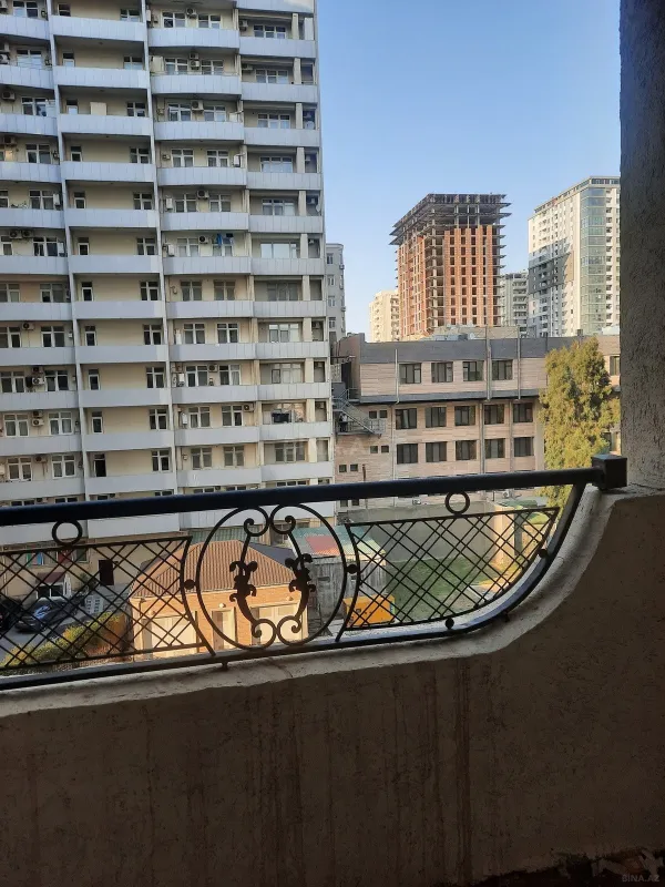 Satılır 2 otaqlı mənzil 96 m²