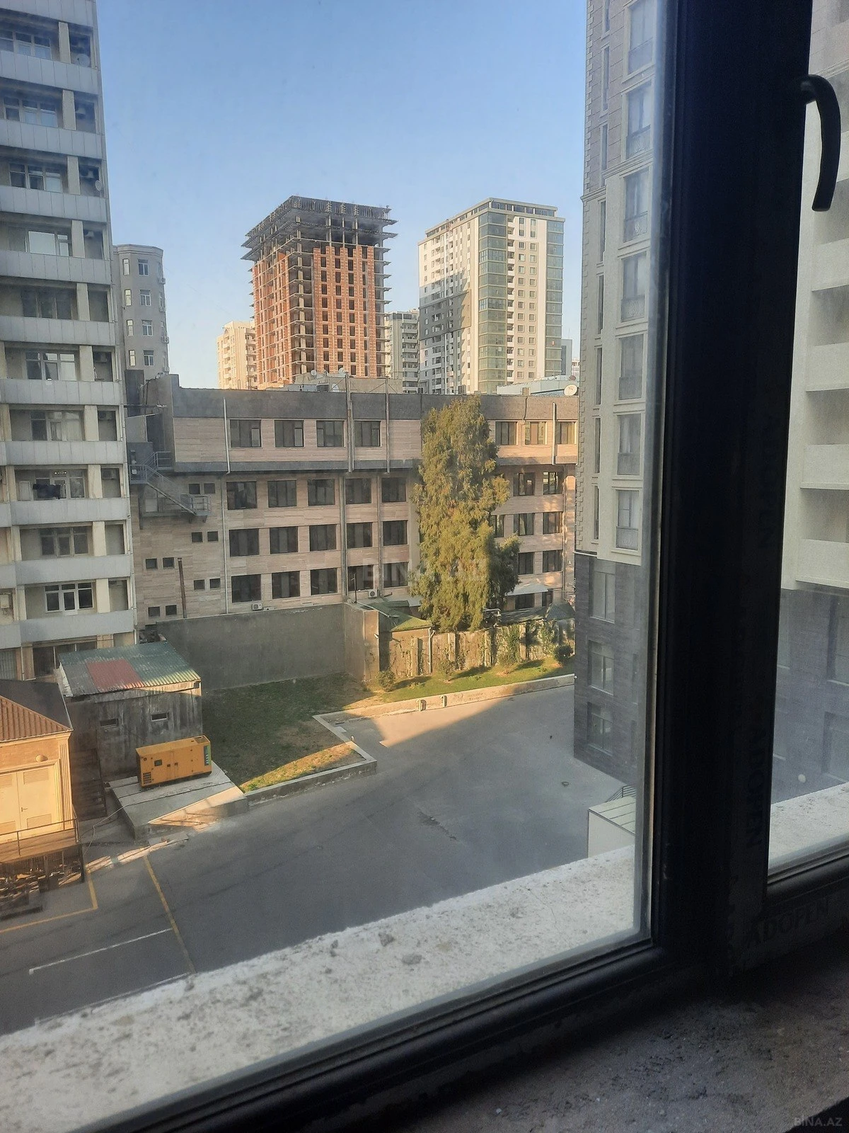 Satılır 2 otaqlı mənzil 96 m²