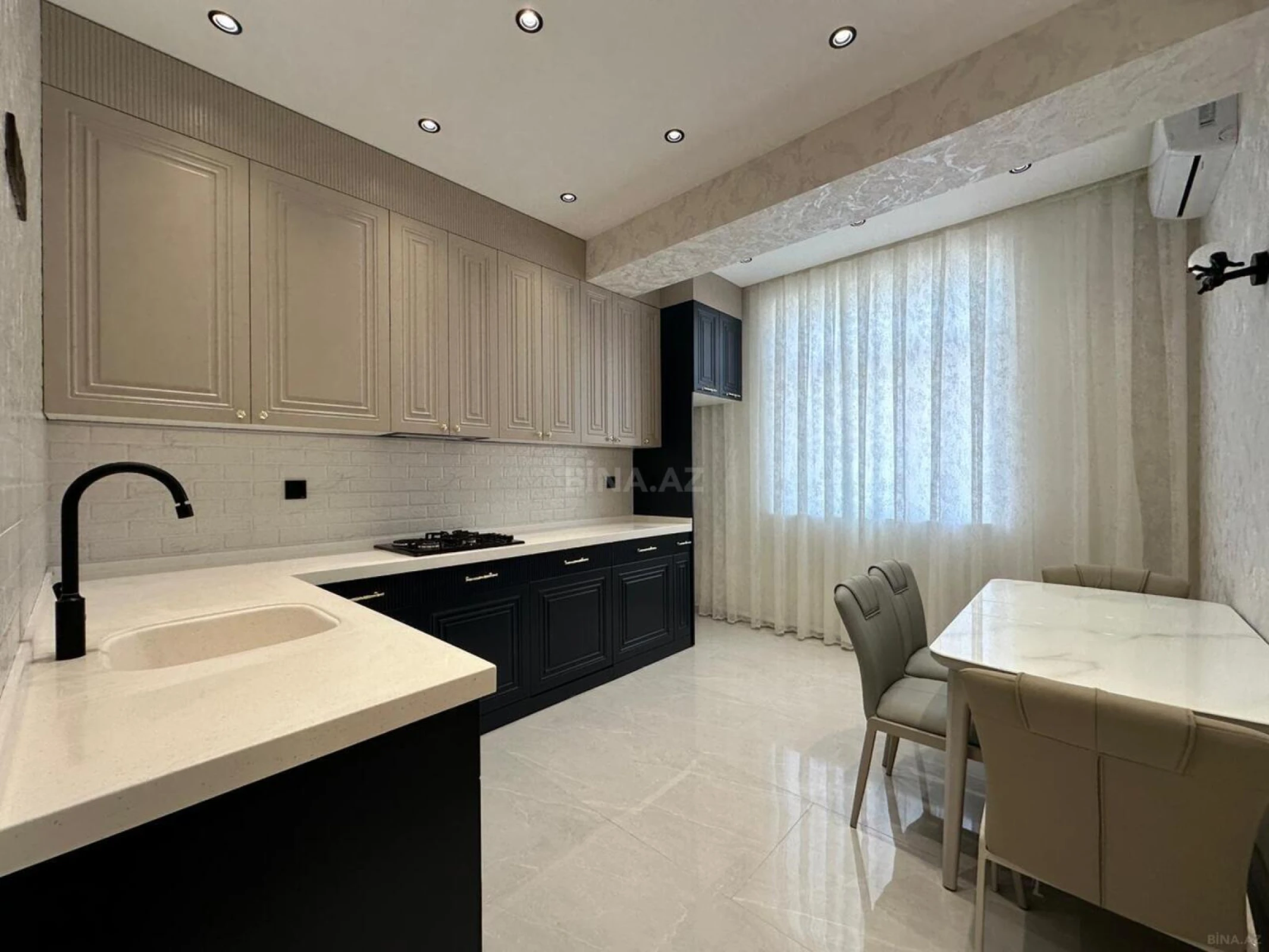 Satılır 2 otaqlı mənzil 81 m²