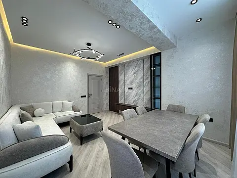 Satılır 2 otaqlı mənzil 81 m²
