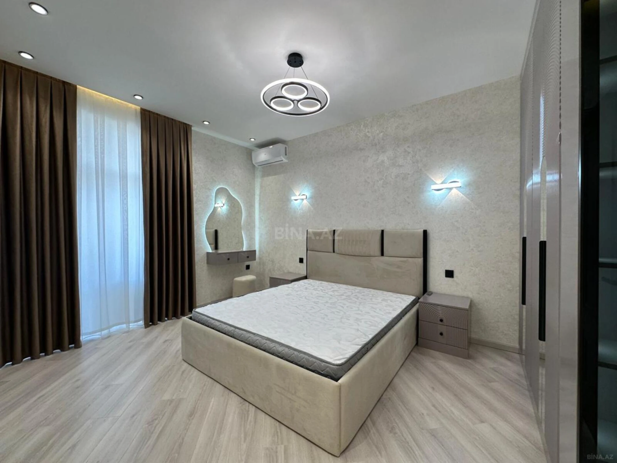 Satılır 2 otaqlı mənzil 81 m²