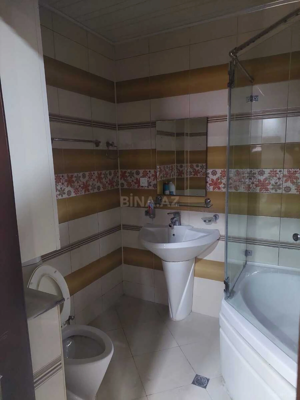 Kirayə verilir 3 otaqlı mənzil 150 m²