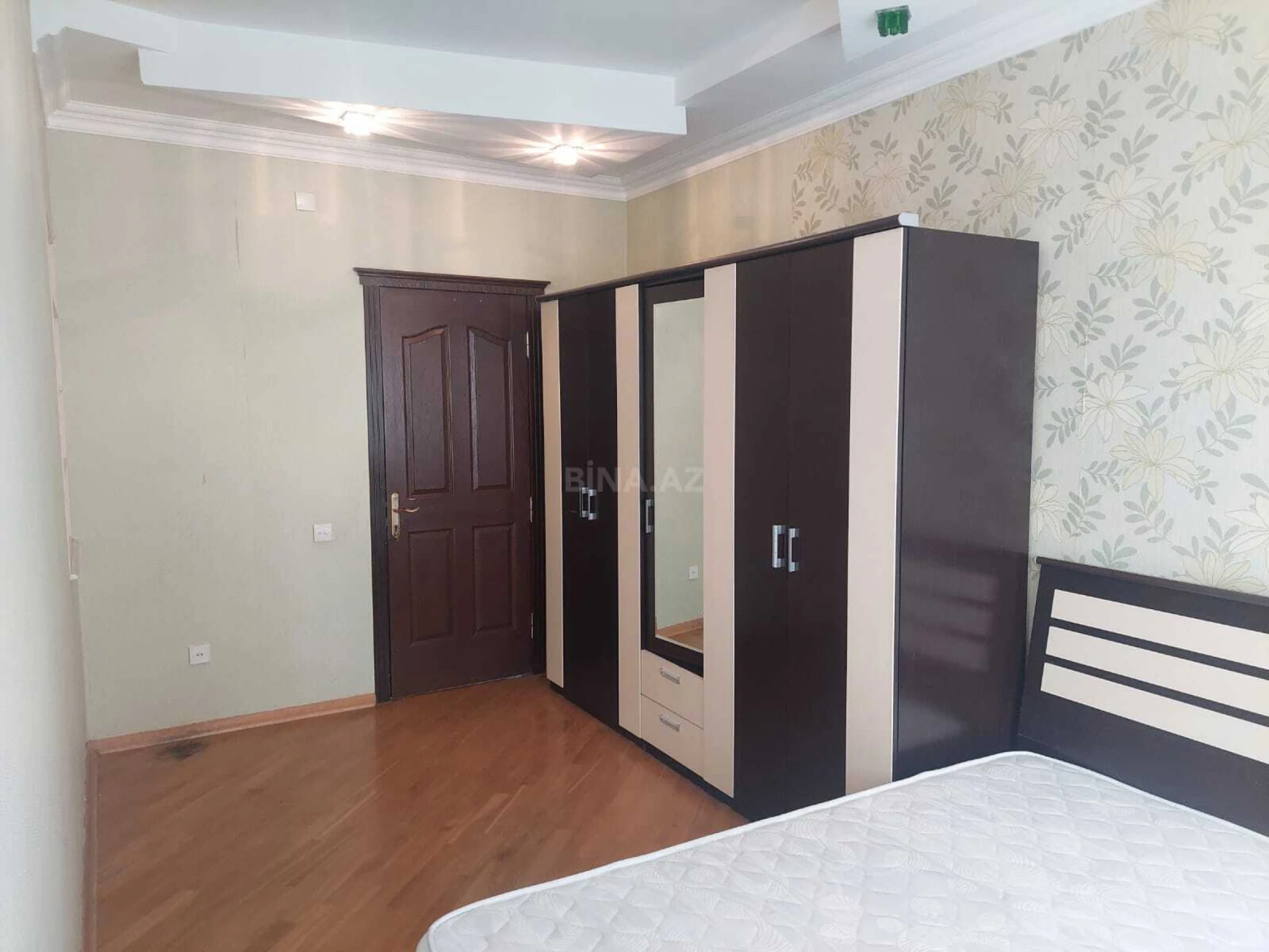 Kirayə verilir 3 otaqlı mənzil 150 m²