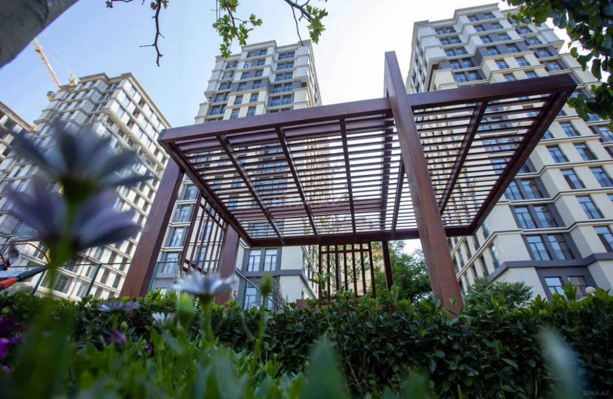 Satılır 4 otaqlı mənzil 165 m²