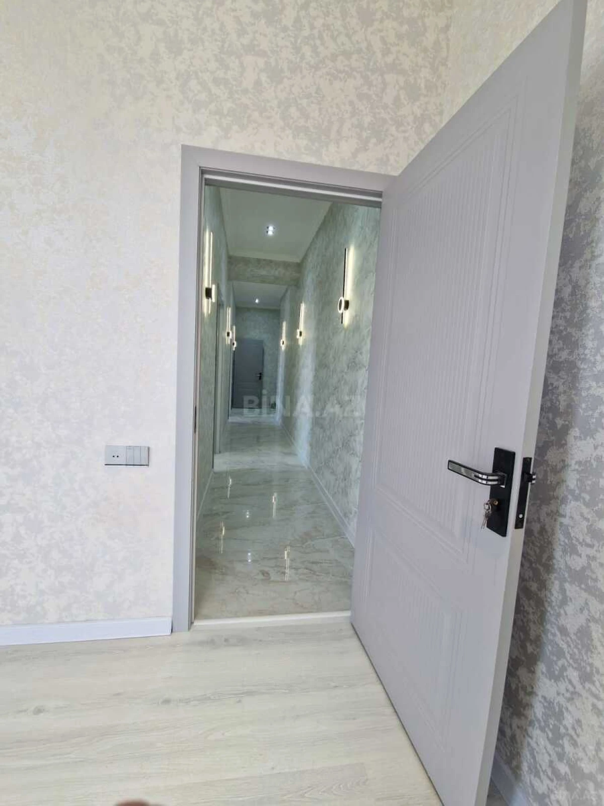 Satılır 2 otaqlı mənzil 71 m²