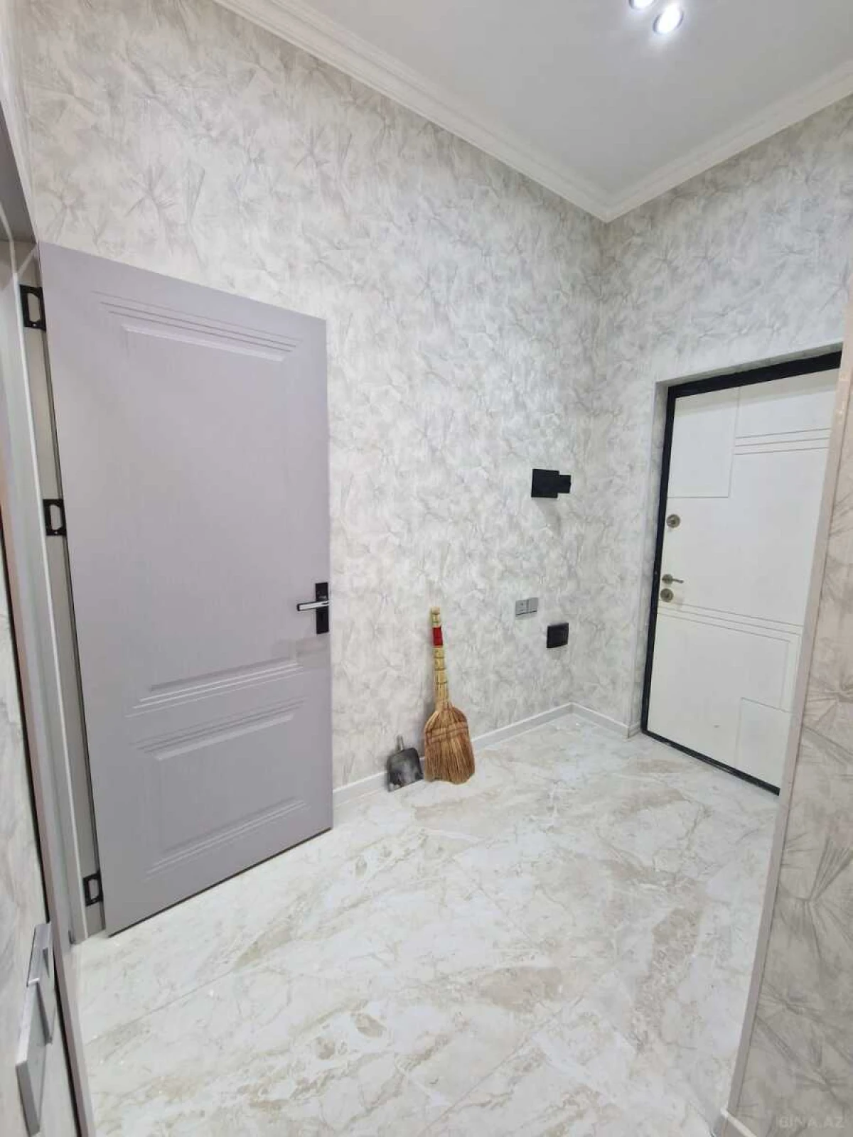 Satılır 2 otaqlı mənzil 71 m²