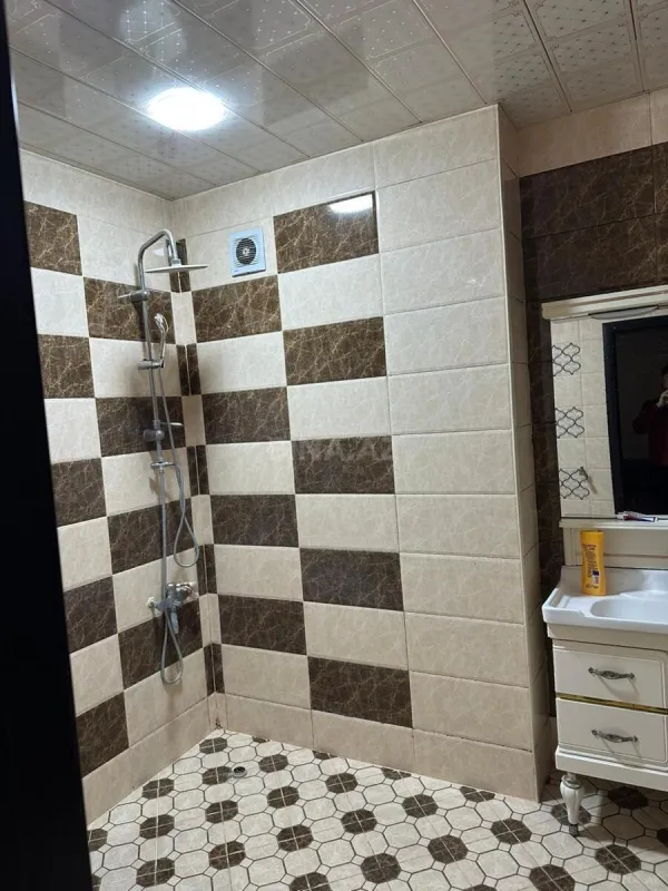Kirayə verilir 2 otaqlı mənzil 90 m²