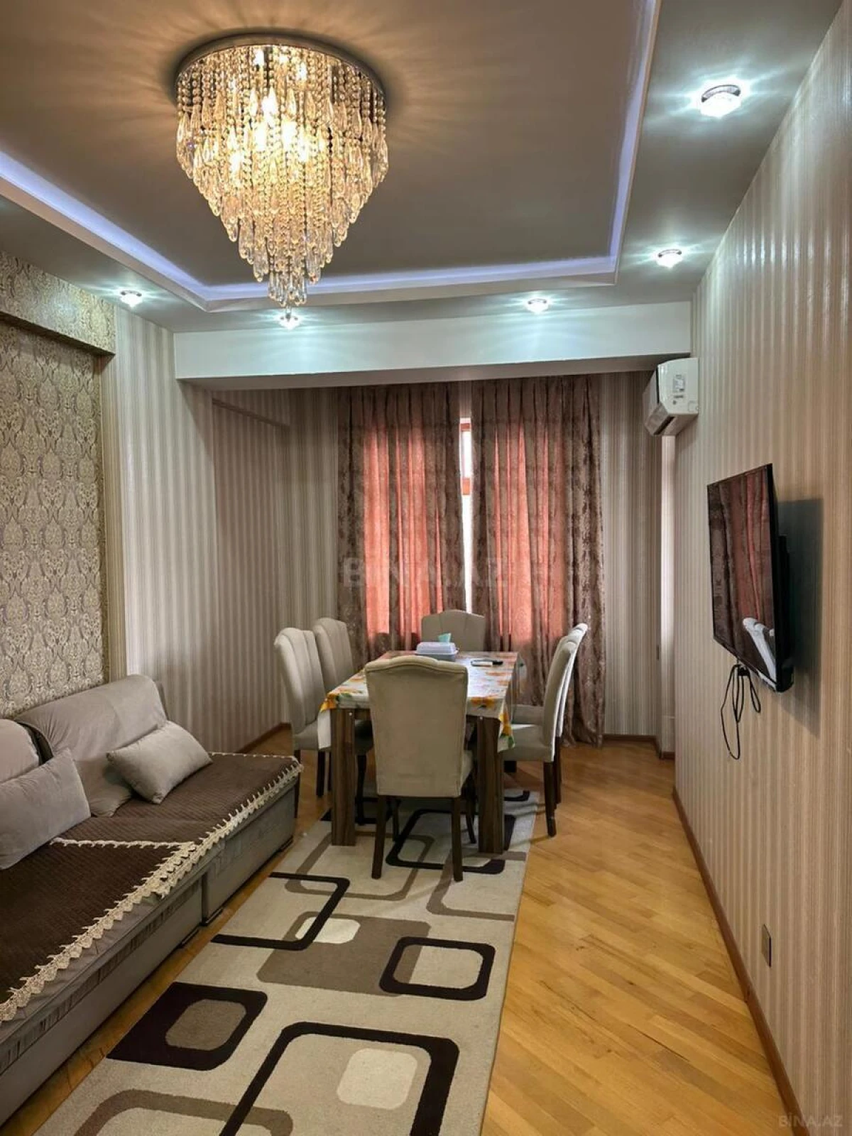 Kirayə verilir 2 otaqlı mənzil 90 m²
