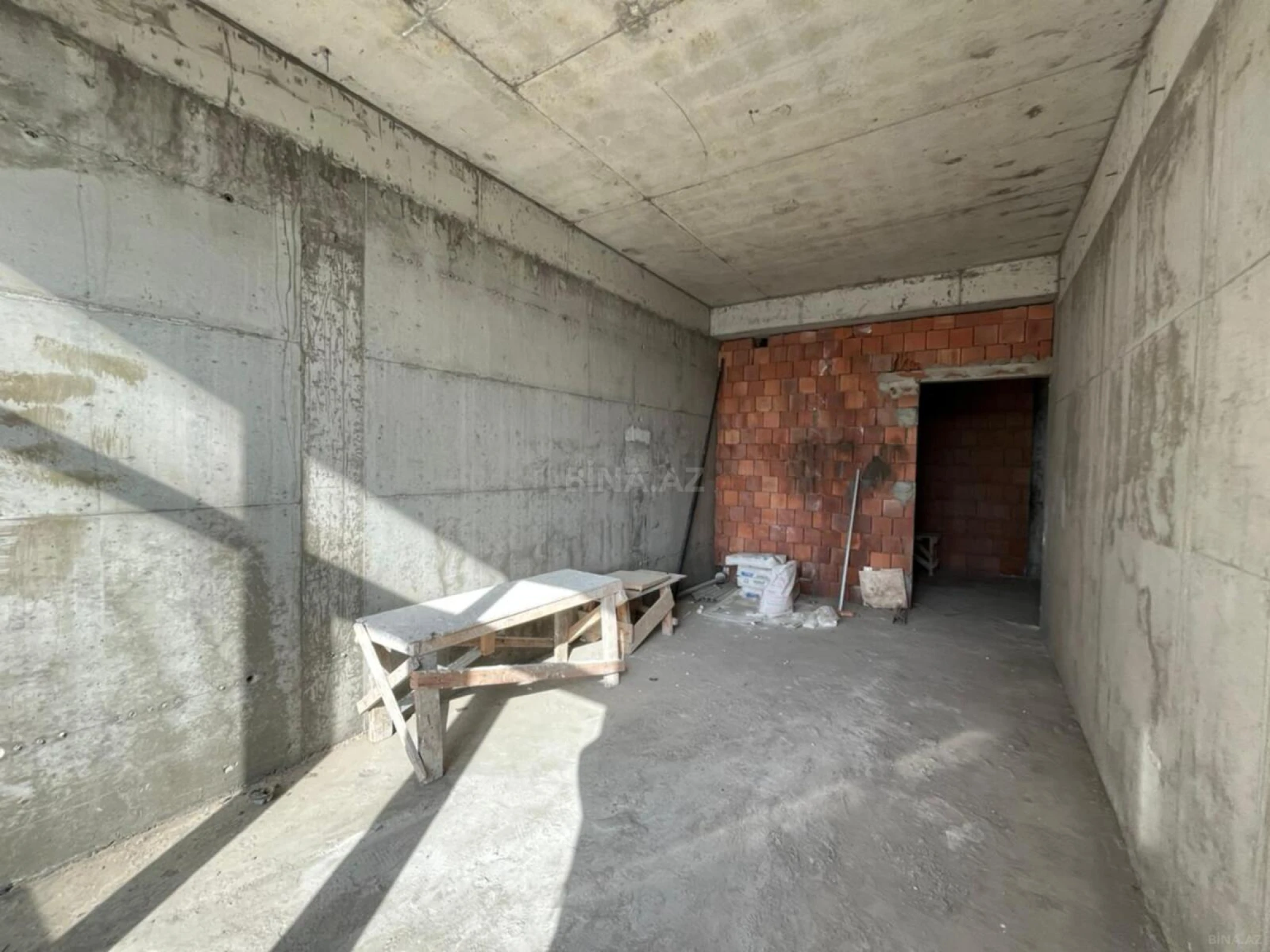 Satılır 2 otaqlı mənzil 94 m²