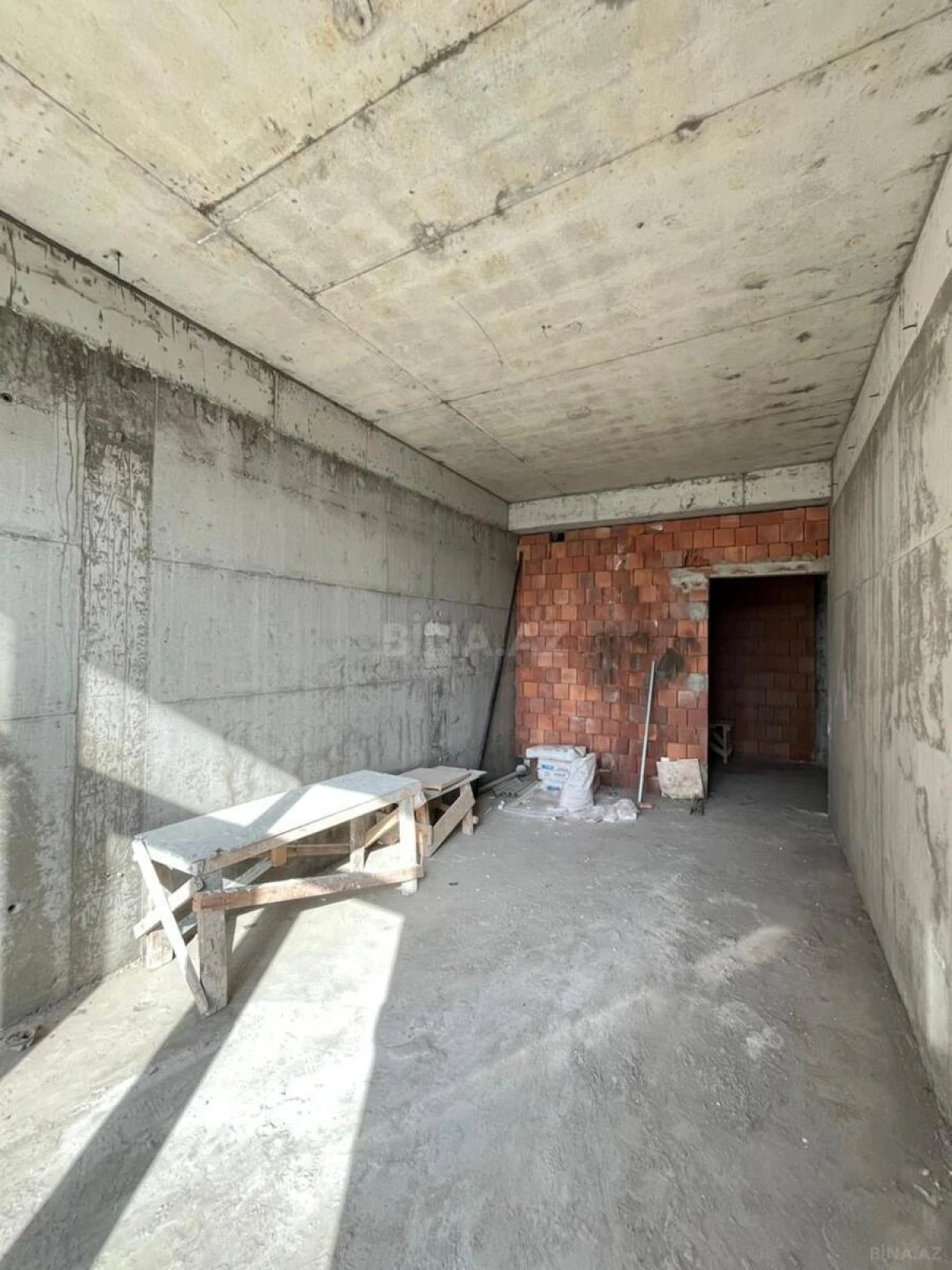 Satılır 2 otaqlı mənzil 94 m²