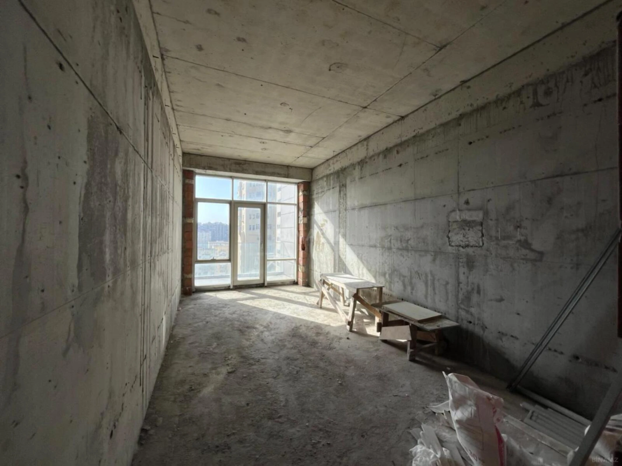 Satılır 2 otaqlı mənzil 94 m²