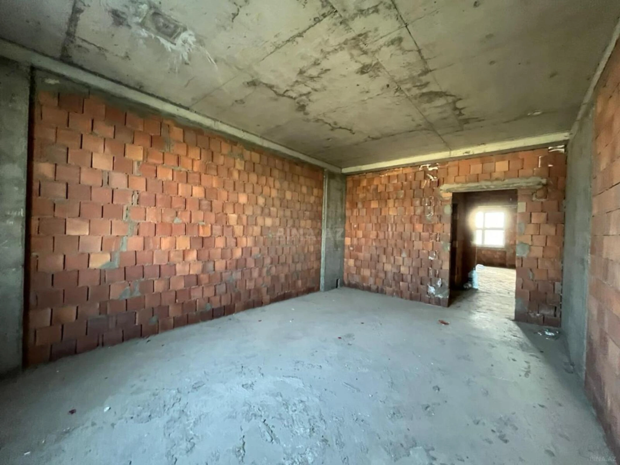 Satılır 2 otaqlı mənzil 94 m²