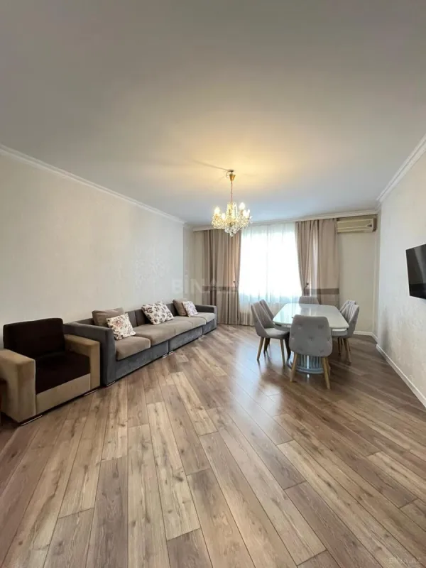 Satılır 3 otaqlı mənzil 115 m²