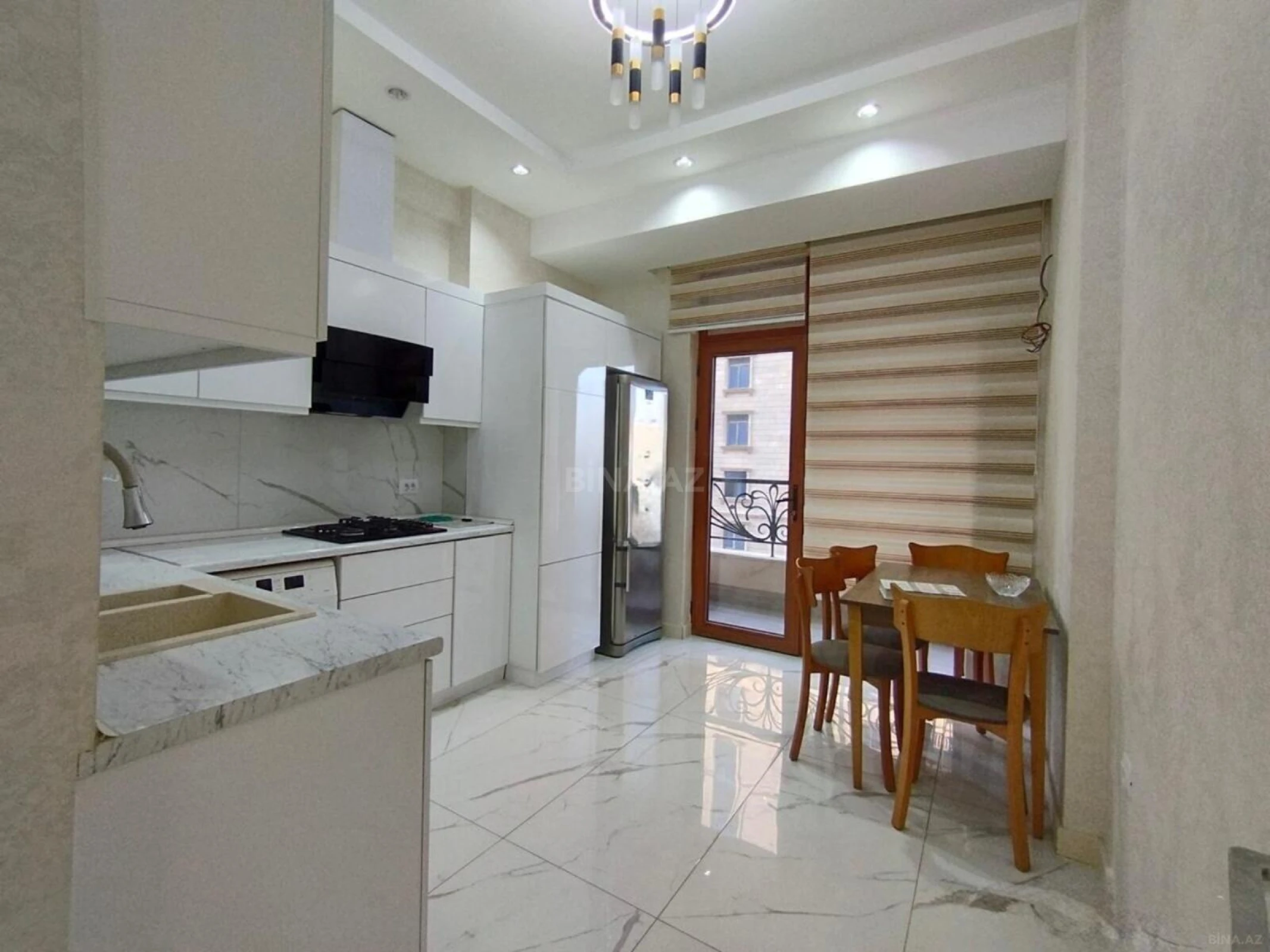Kirayə verilir 2 otaqlı mənzil 86 m²