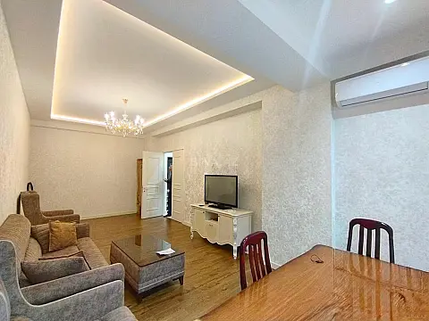 Kirayə verilir 2 otaqlı mənzil 86 m²