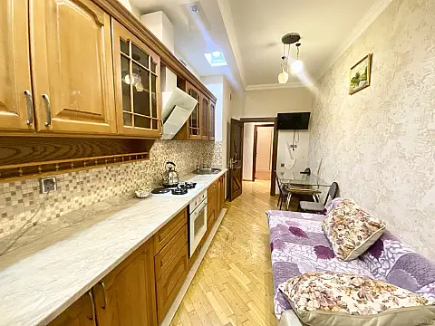 Kirayə verilir 2 otaqlı mənzil 100 m²