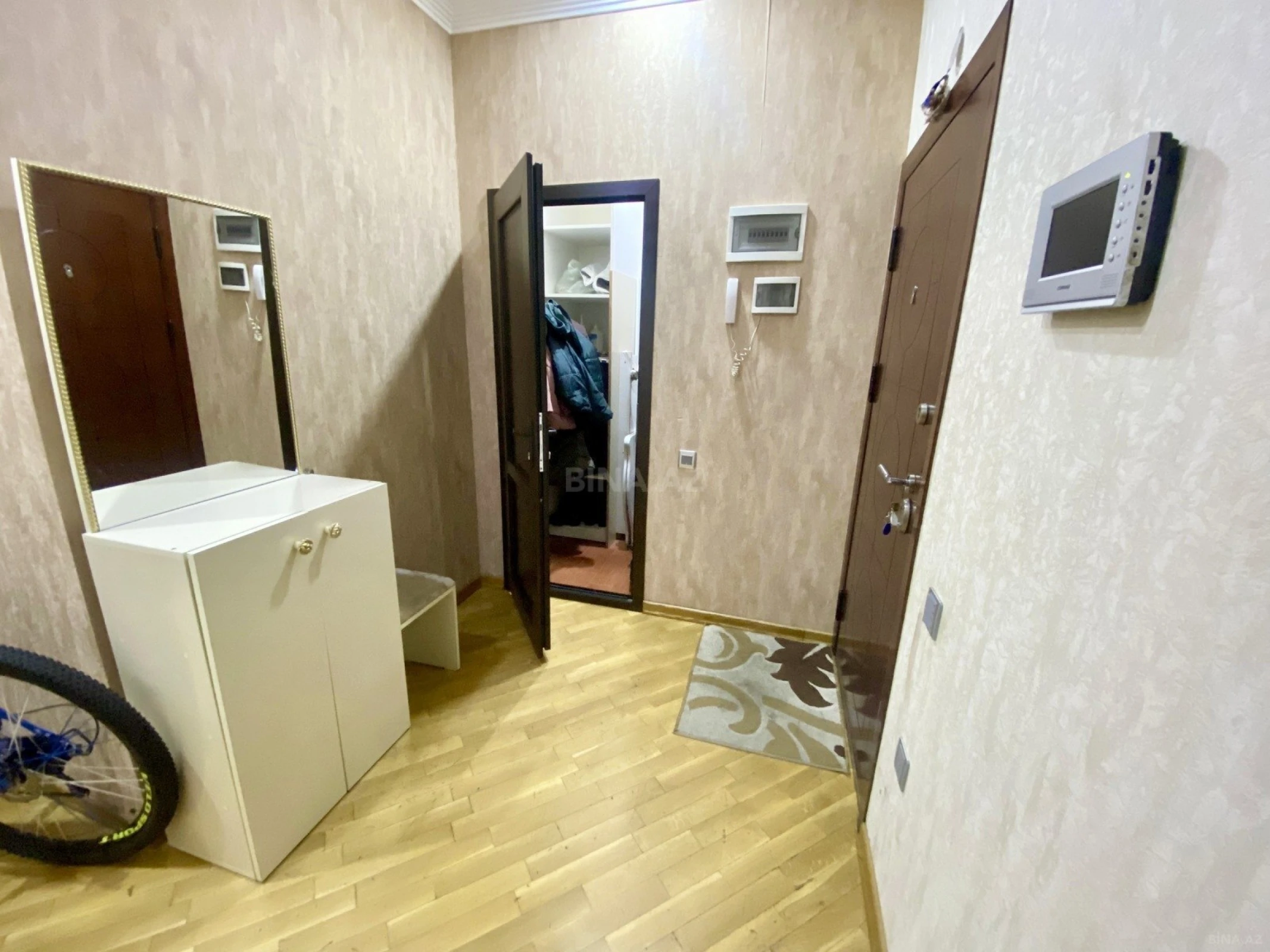 Kirayə verilir 2 otaqlı mənzil 100 m²