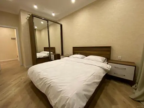 Kirayə verilir 2 otaqlı mənzil 70 m²