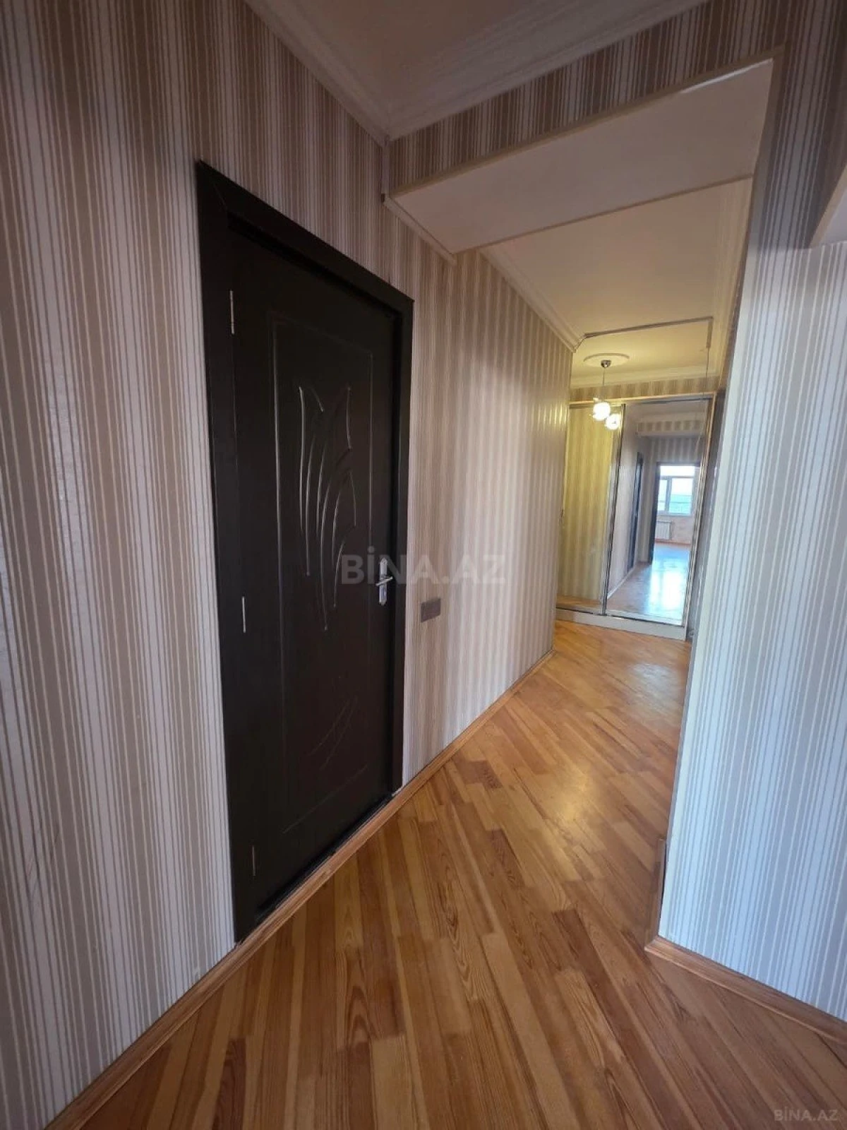 Satılır 3 otaqlı mənzil 110 m²
