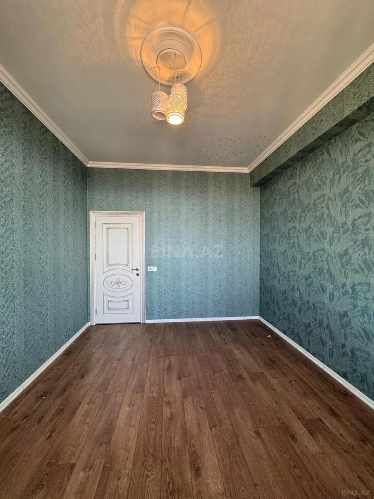 Satılır 3 otaqlı mənzil 105 m²