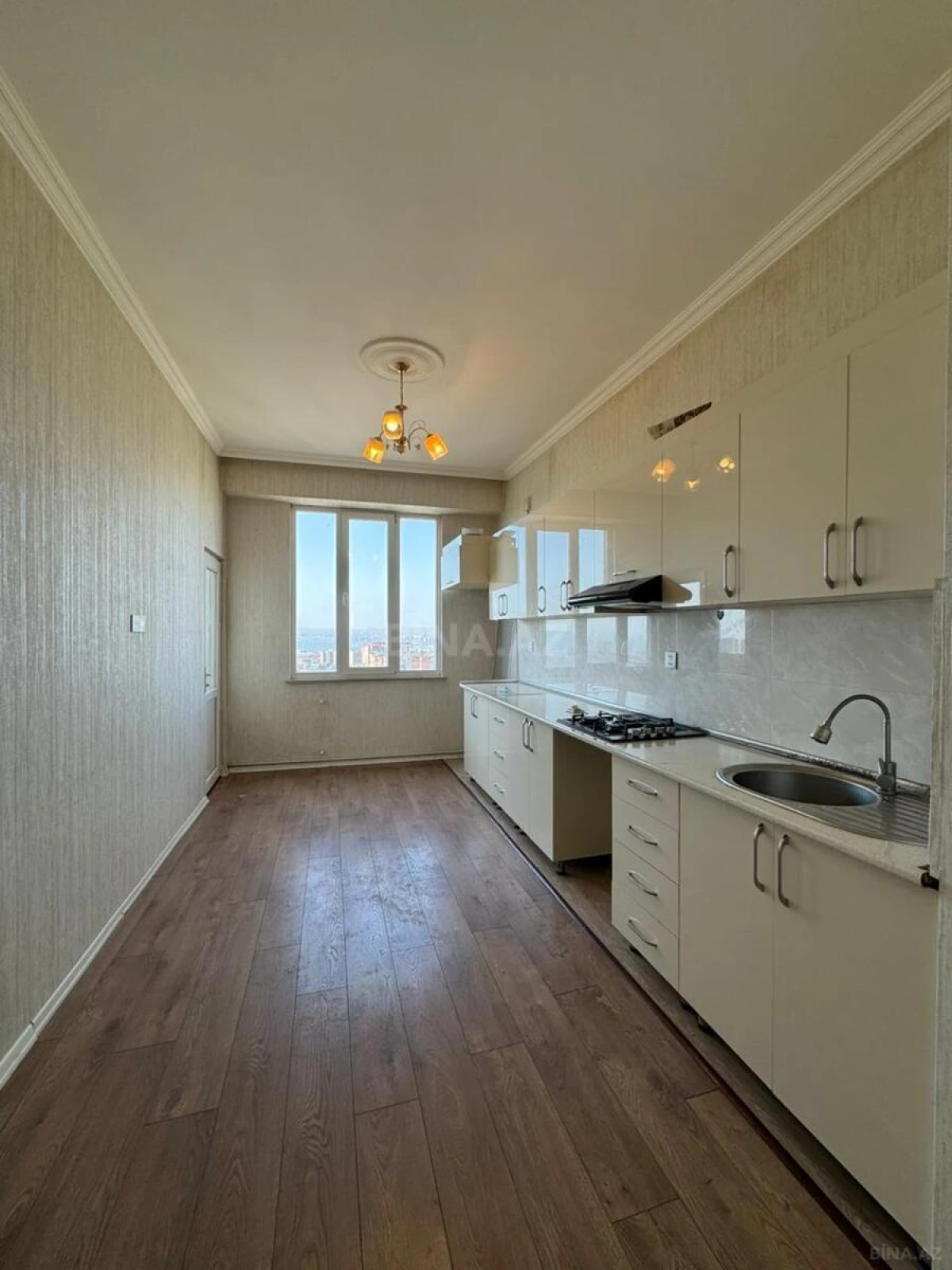 Satılır 3 otaqlı mənzil 105 m²