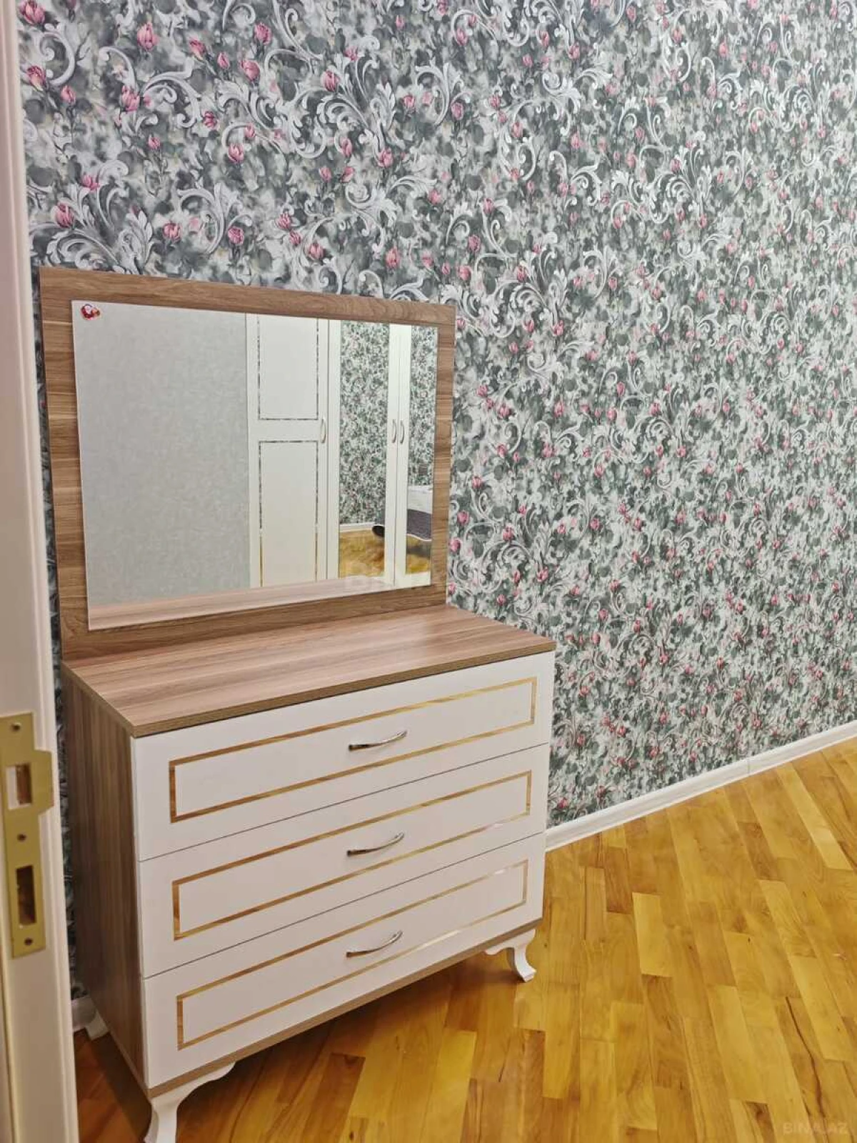 Kirayə verilir 3 otaqlı mənzil 156 m²