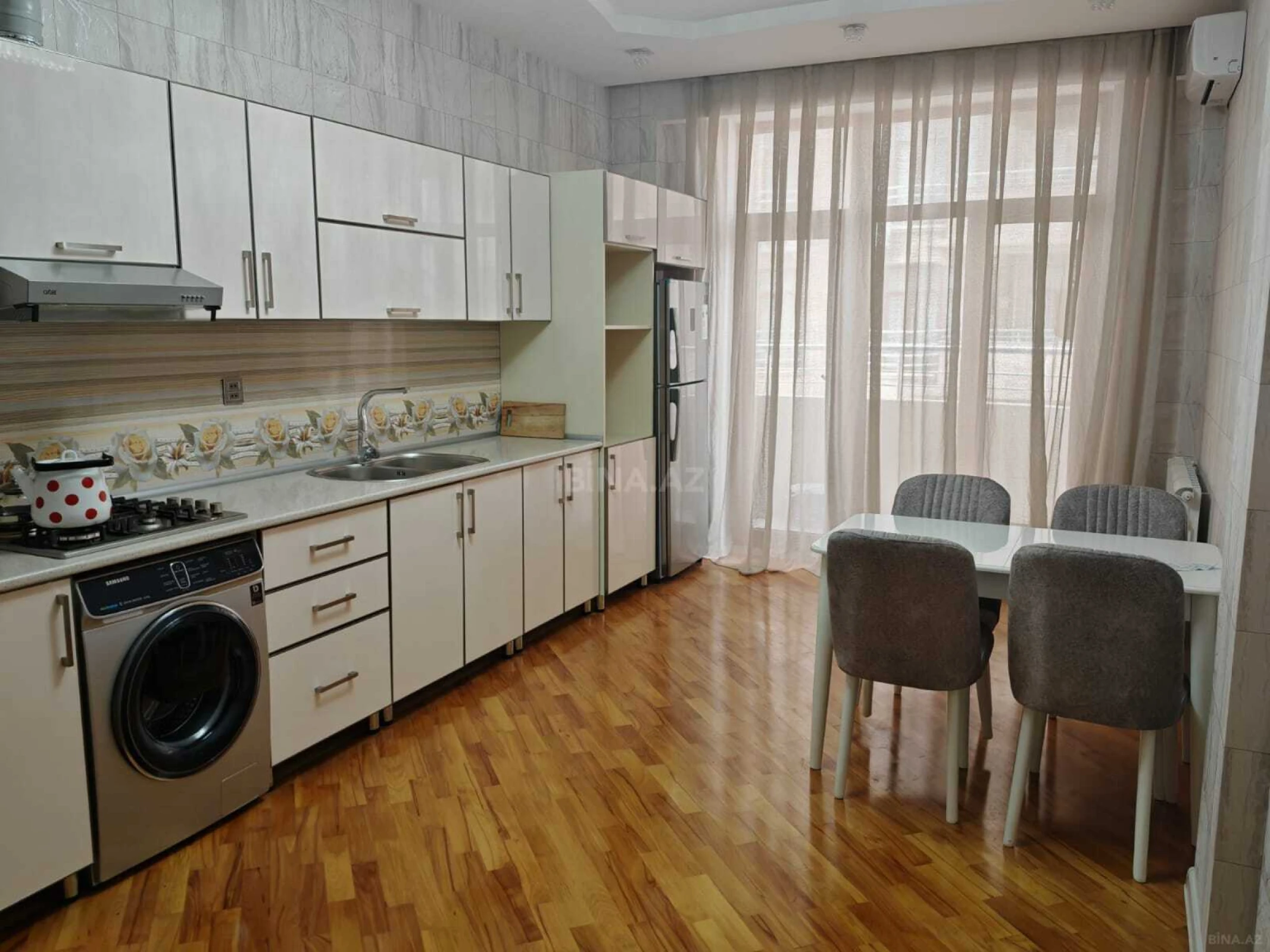 Kirayə verilir 3 otaqlı mənzil 156 m²