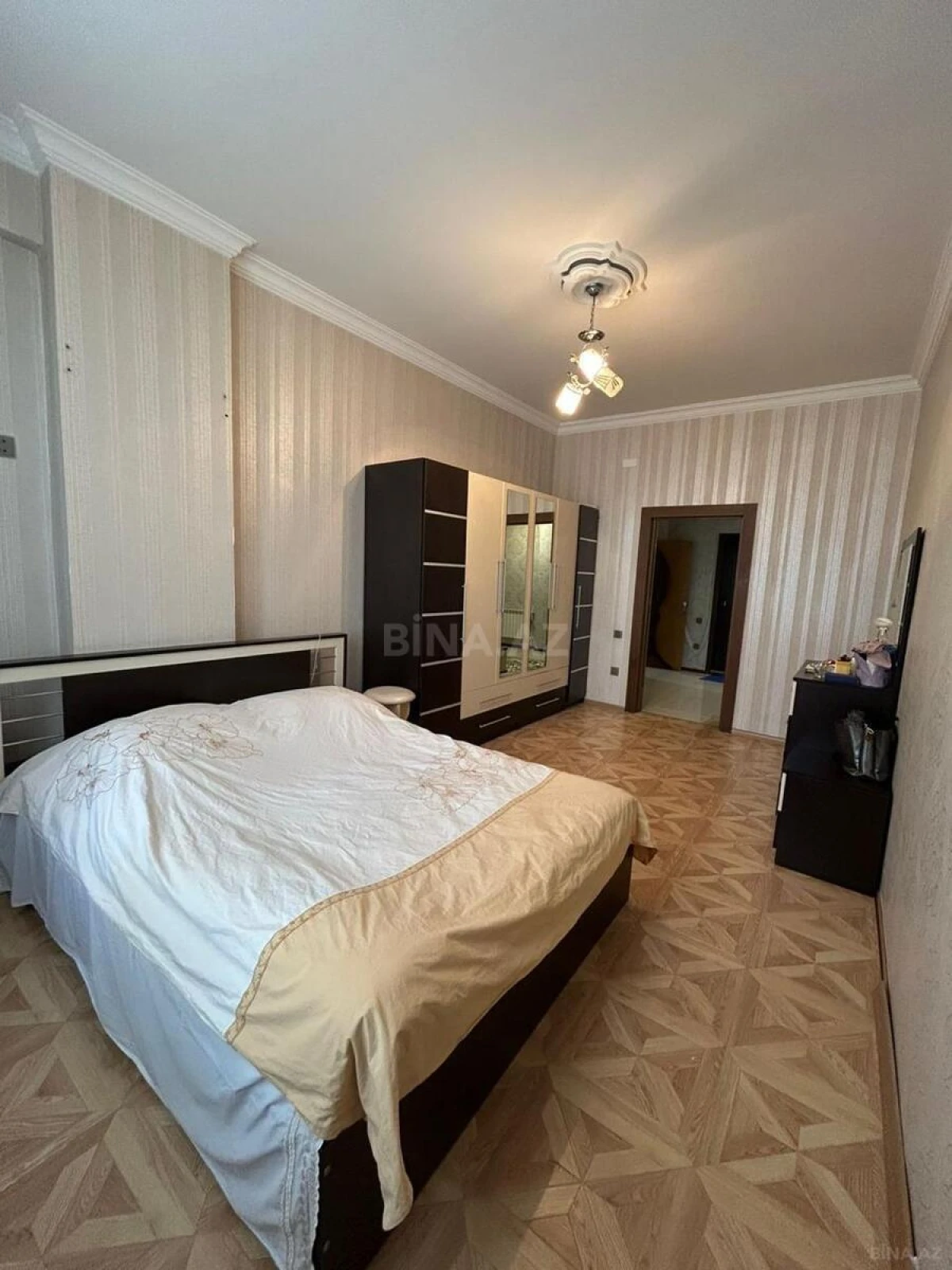 Satılır 3 otaqlı mənzil 120 m²