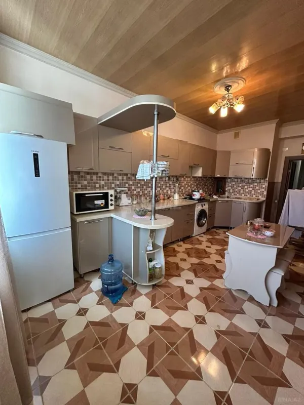 Satılır 3 otaqlı mənzil 120 m²