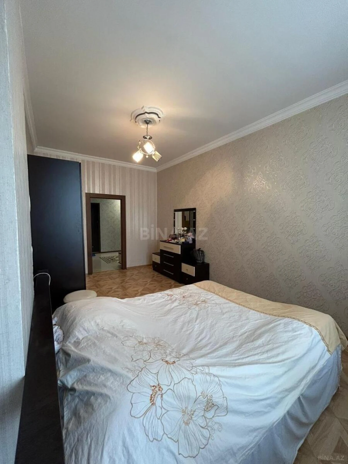 Satılır 3 otaqlı mənzil 120 m²