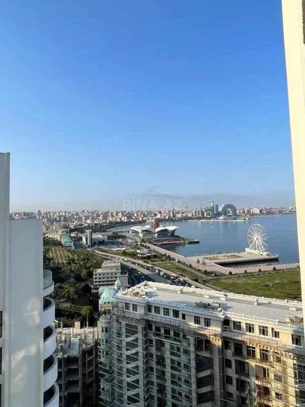 Satılır 4 otaqlı mənzil 358 m²