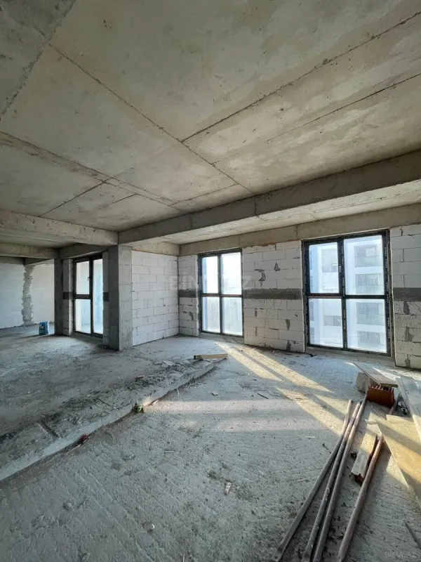 Satılır 4 otaqlı mənzil 358 m²