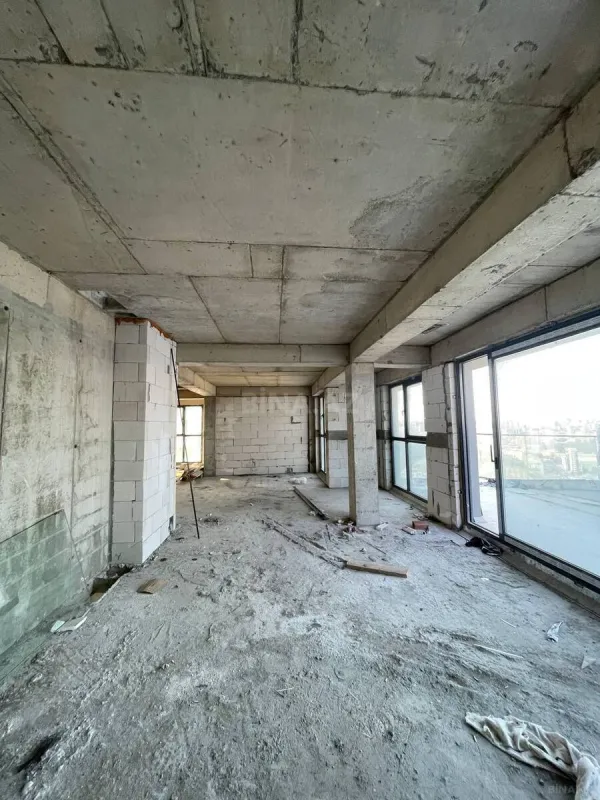 Satılır 4 otaqlı mənzil 358 m²