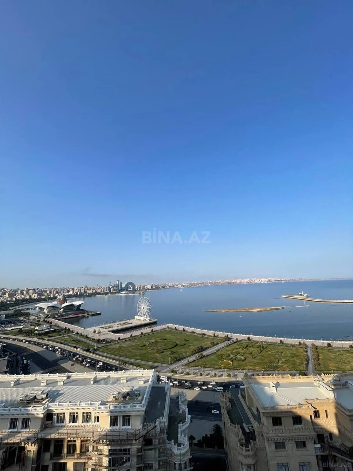 Satılır 4 otaqlı mənzil 358 m²