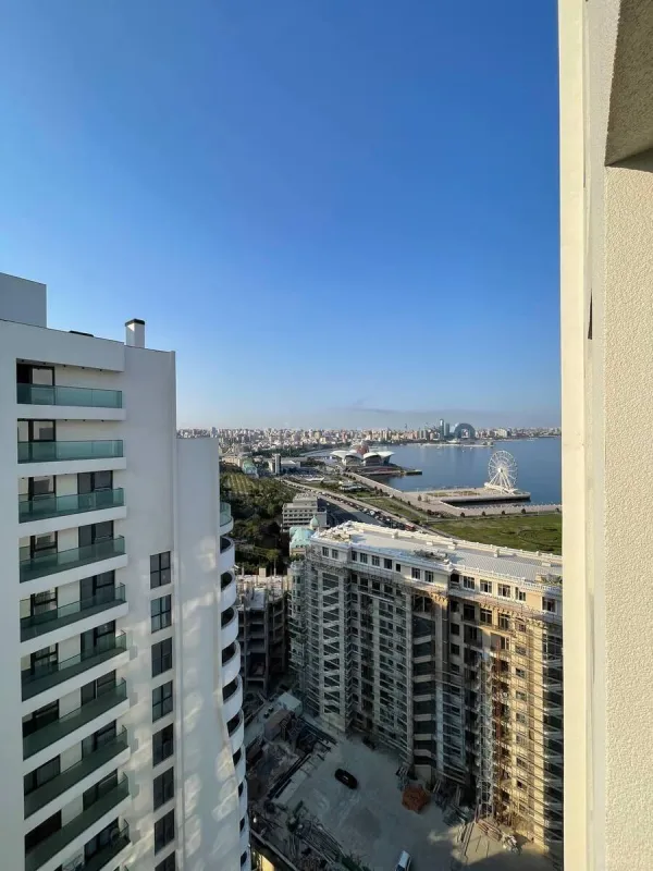 Satılır 4 otaqlı mənzil 358 m²