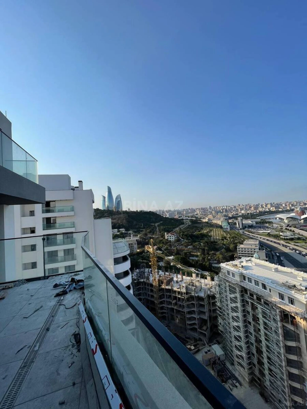 Satılır 4 otaqlı mənzil 358 m²
