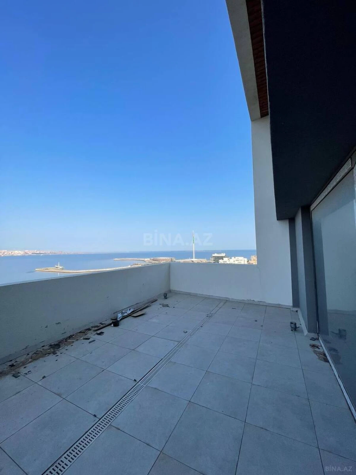 Satılır 4 otaqlı mənzil 358 m²