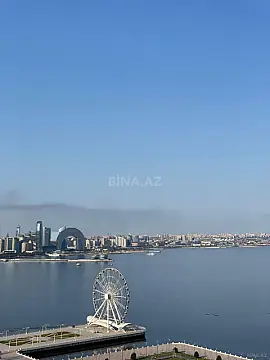 Satılır 4 otaqlı mənzil 358 m²