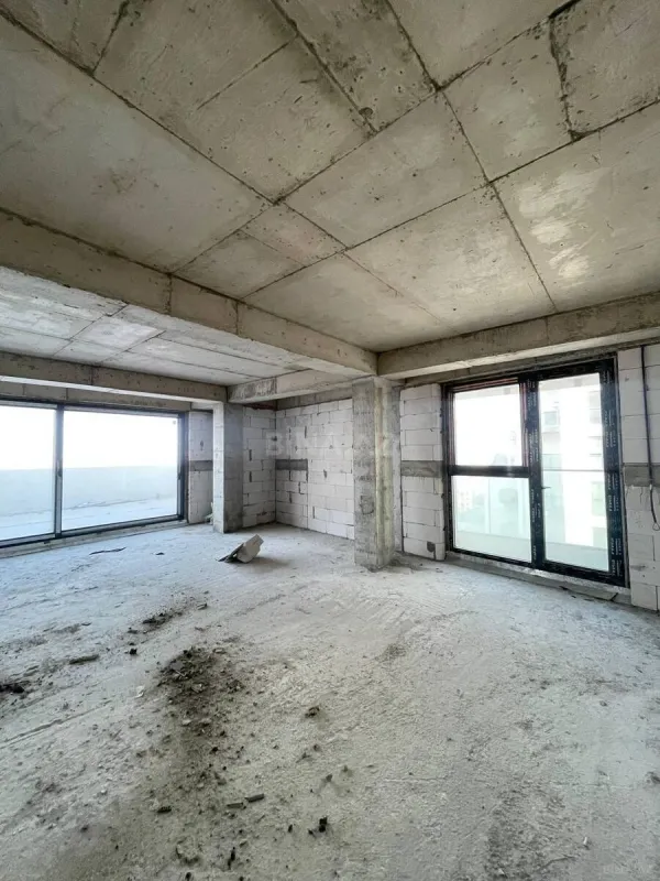 Satılır 4 otaqlı mənzil 358 m²