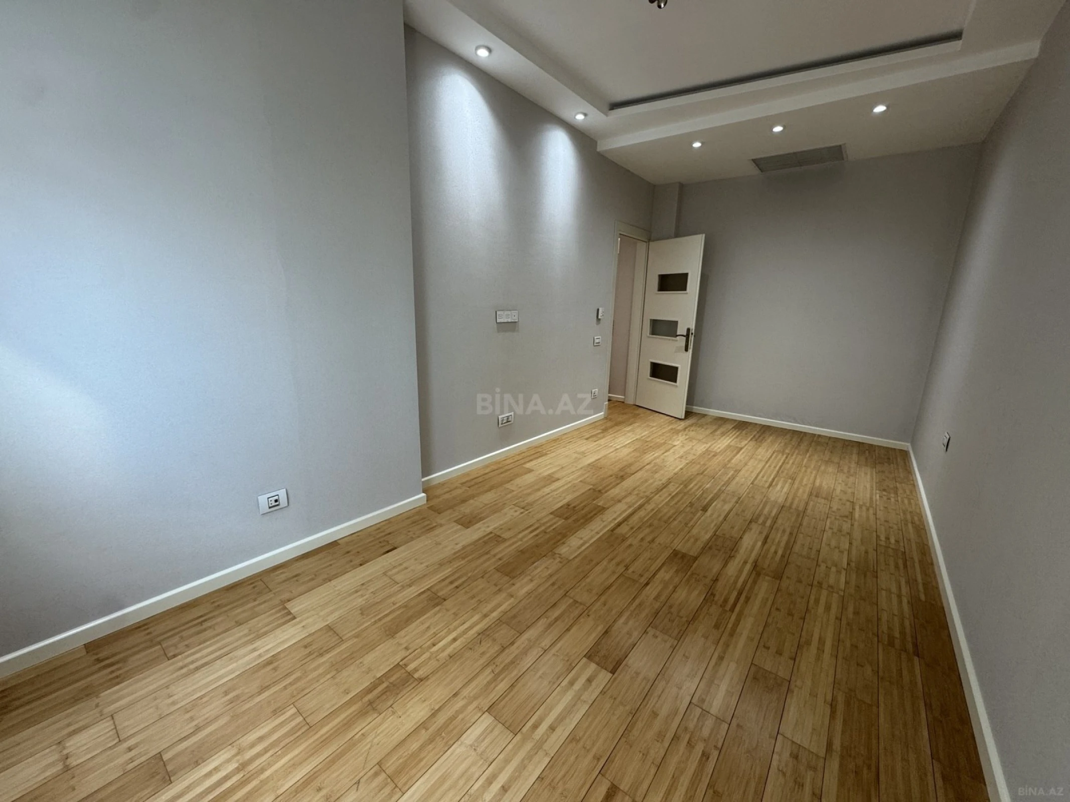 Kirayə verilir 2 otaqlı mənzil 85 m²