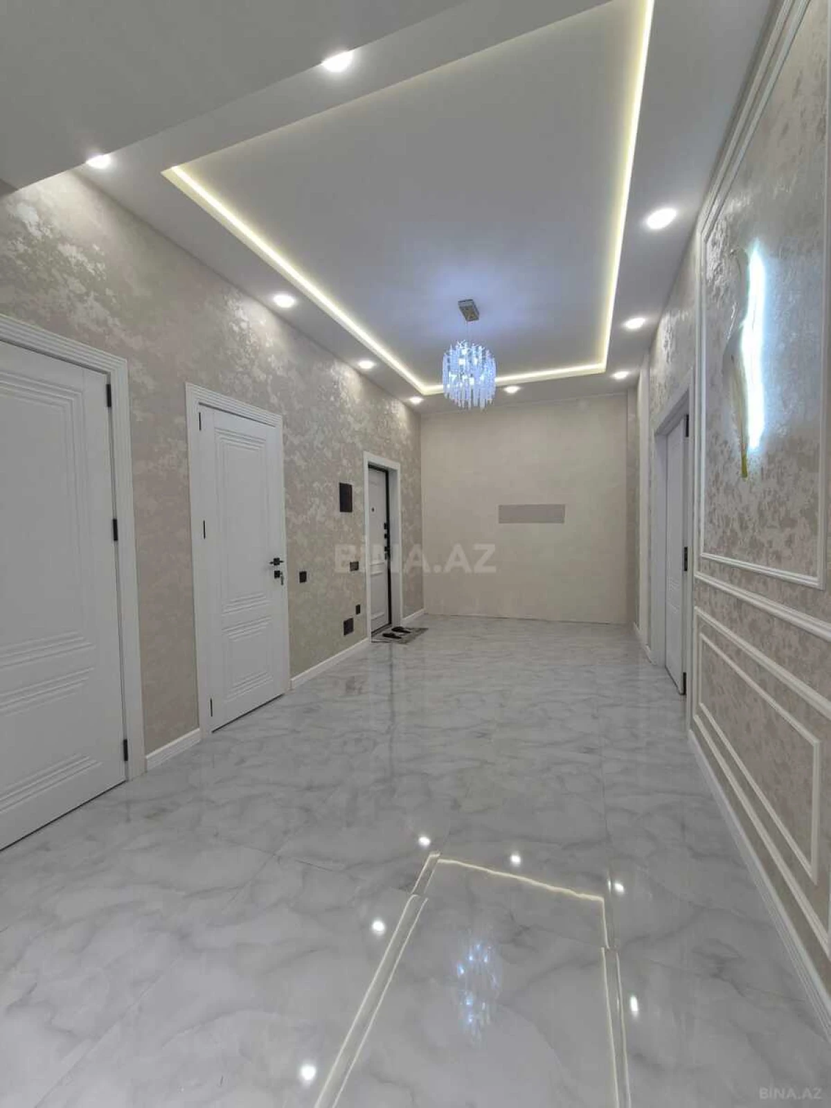Satılır 3 otaqlı mənzil 135 m²