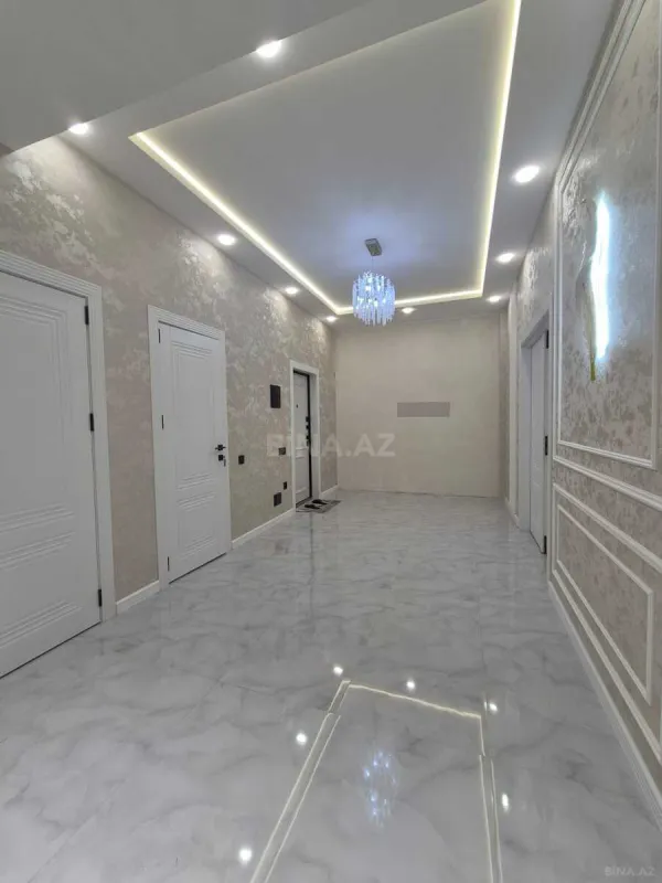 Satılır 3 otaqlı mənzil 135 m²