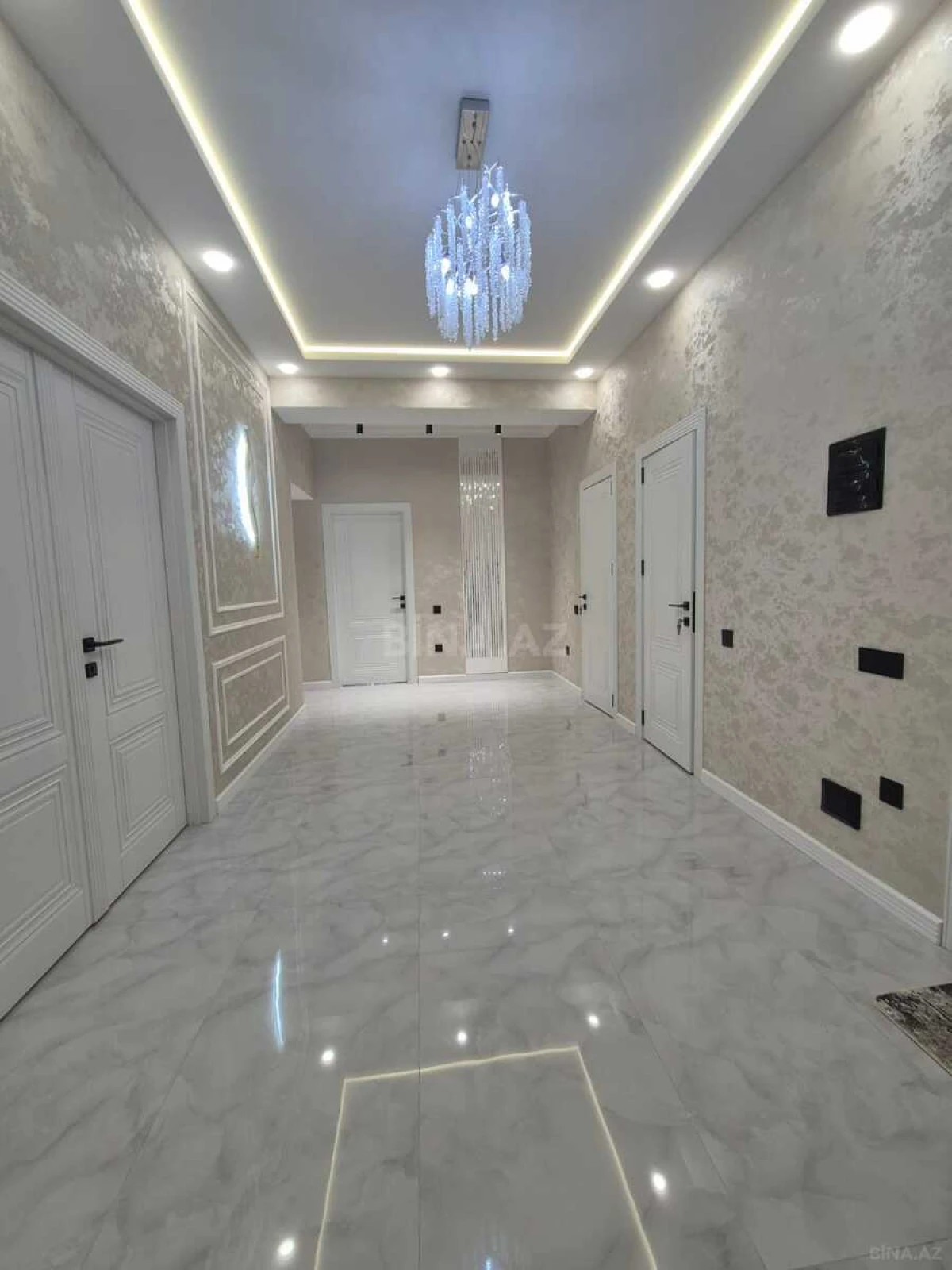 Satılır 3 otaqlı mənzil 135 m²