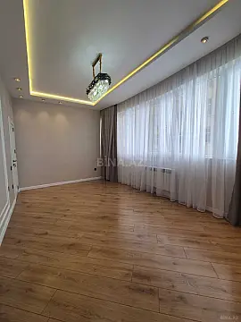 Satılır 3 otaqlı mənzil 135 m²