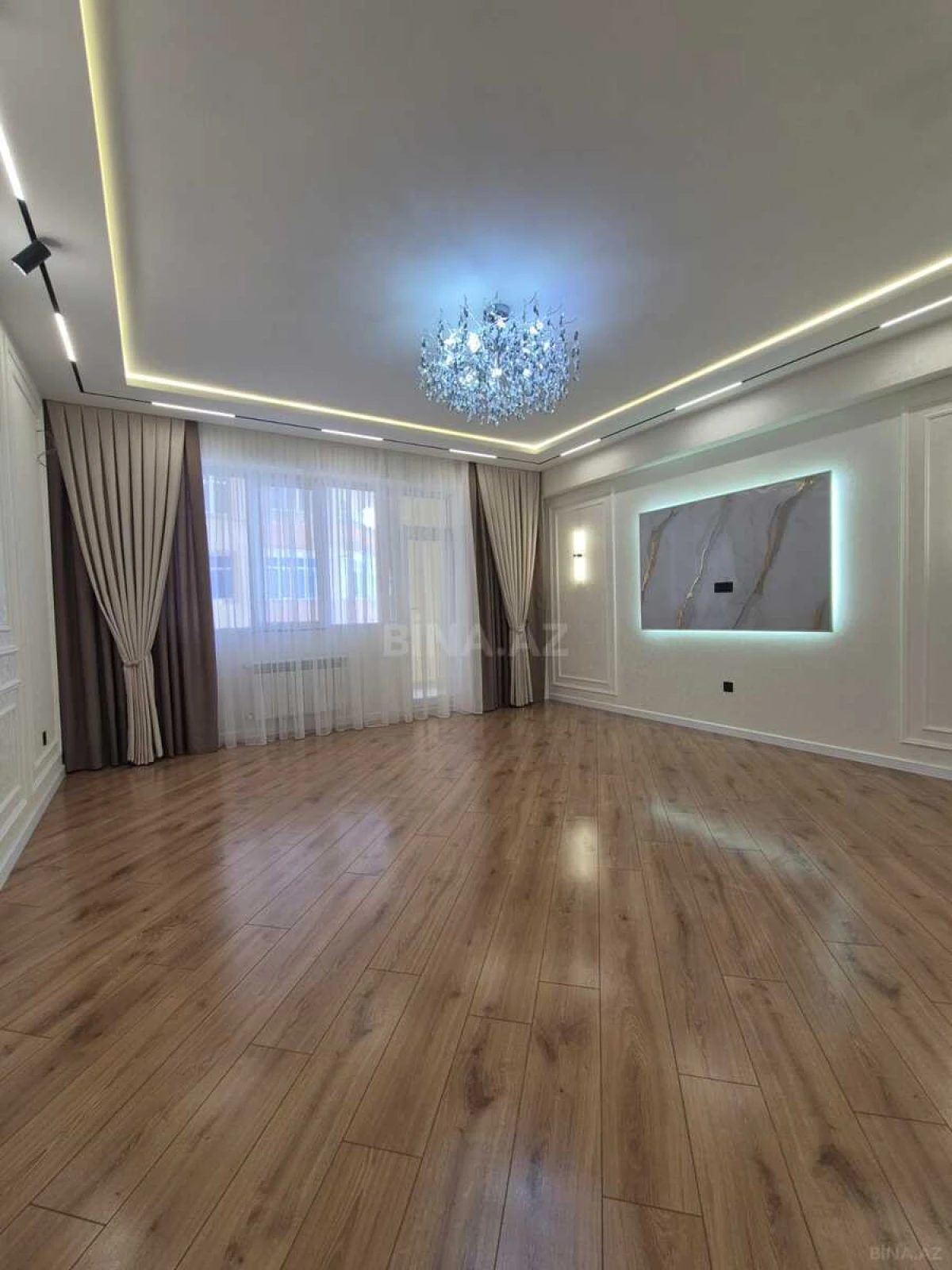 Satılır 3 otaqlı mənzil 135 m²