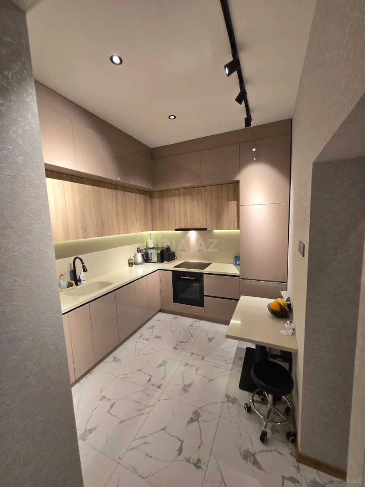 Kirayə verilir 2 otaqlı mənzil 95 m²