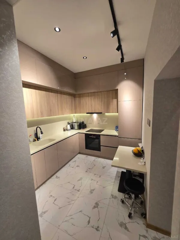 Kirayə verilir 2 otaqlı mənzil 95 m²