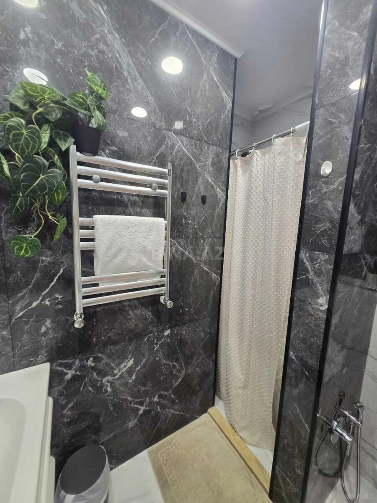 Kirayə verilir 2 otaqlı mənzil 95 m²