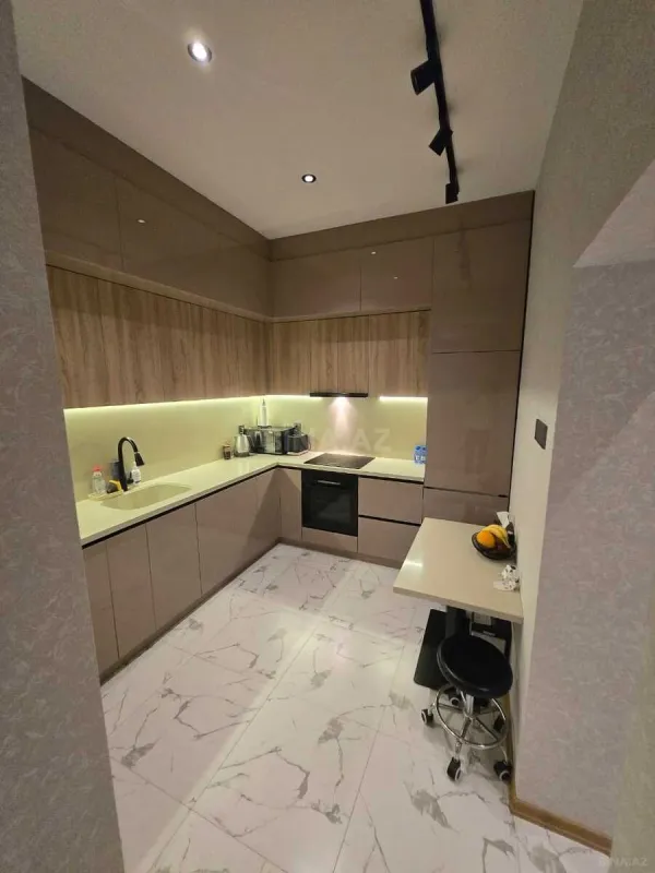 Kirayə verilir 2 otaqlı mənzil 95 m²