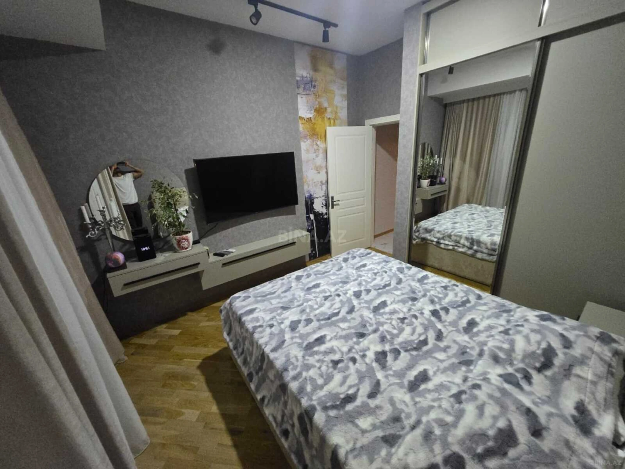 Kirayə verilir 2 otaqlı mənzil 95 m²